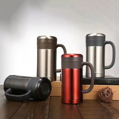 Taça de viagem de aço inoxidável com alça Desfrute de suas bebidas favoritas a qualquer momento e em qualquer lugar