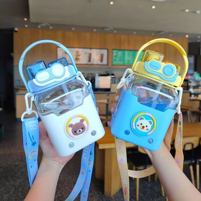 Garrafa de água de plástico para estudantes com alça e alça de ombro 980ml desenho animado