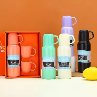 Conjunto de presentes de copos de água de isolamento de vácuo de aço inoxidável portátil com três tampas para viajantes