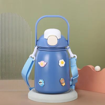 Garrafa de água de aço inoxidável isolada de 800 ml de capacidade com tampa flip-top livre de BPA com palha