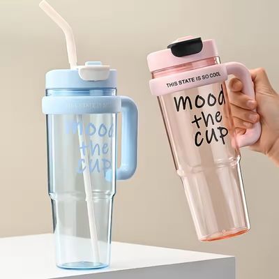 Copo de água de plástico 900ml BPA Free Spray Flask para meninas Esportes ao ar livre e viagens