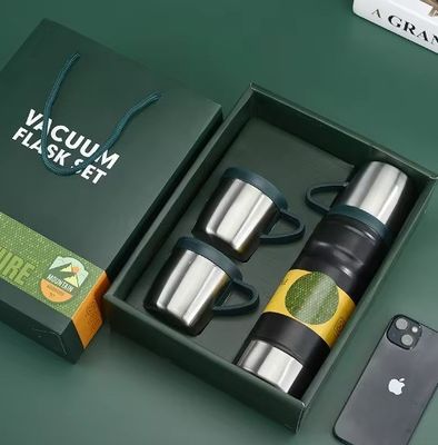 Conjunto de presentes personalizados de negócios cinza claro 680ml garrafa de água isolada de parede dupla 304 aço inoxidável frasco térmico de vácuo com 2 xícaras