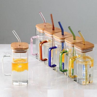 Copo de vidro de 400 ml de mão de cor quadrada com tampa de bambu e palha