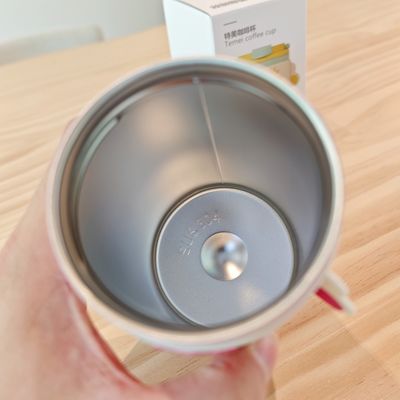 Termos diários isolados a vácuo de aço inoxidável 304 com corda de elevação e design portátil