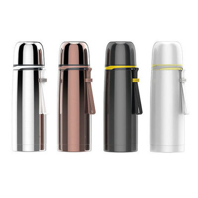 Estilo de design clássico 500 ml Logotipo personalizado UV Impresso Flasco de água esportiva isolada