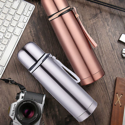 Estilo de design clássico 500 ml Logotipo personalizado UV Impresso Flasco de água esportiva isolada