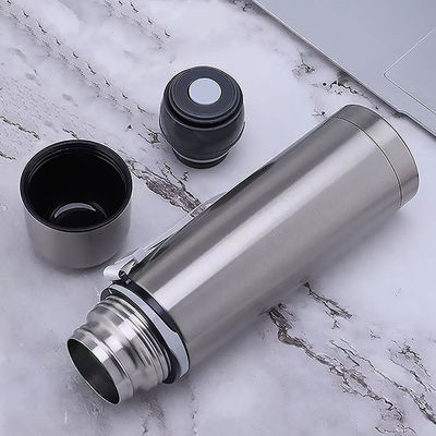 Estilo de design clássico 500 ml Logotipo personalizado UV Impresso Flasco de água esportiva isolada