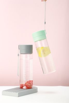 TOUR Reciclável Pastic 600ml 800ml garrafa de água com marcador de tempo para atividade ao ar livre