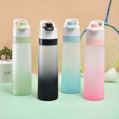 Equipado com 25oz de BPA livre de vazamento Proof Sports Spray Botella de água de plástico com spray mist