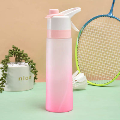 Equipado com 25oz de BPA livre de vazamento Proof Sports Spray Botella de água de plástico com spray mist