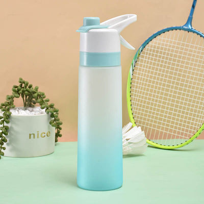 Equipado com 25oz de BPA livre de vazamento Proof Sports Spray Botella de água de plástico com spray mist