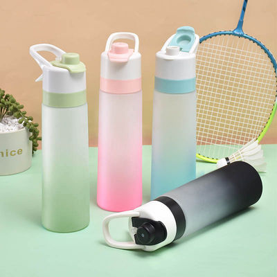 Venda direta de simples copos de água de plástico esportivo com capacidade de 750 ml