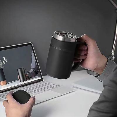 Taça de viagem de aço inoxidável com alça Desfrute de suas bebidas favoritas a qualquer momento e em qualquer lugar