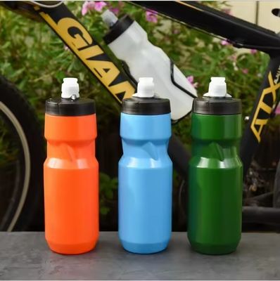 Logotipo personalizado aceitável 700ml PE plástico garrafa de água desportiva com cobertura de poeira