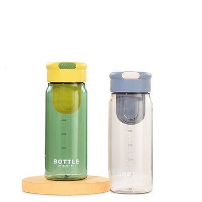 Em estoque e OEM aceita Custom Logo 650ml PP garrafa de água de plástico com separador de chá