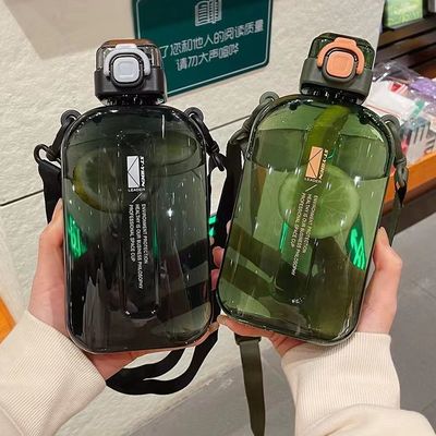 Garrafa de água de plástico de 750 ml com palha, o seu must-have para exercícios ao ar livre e fitness