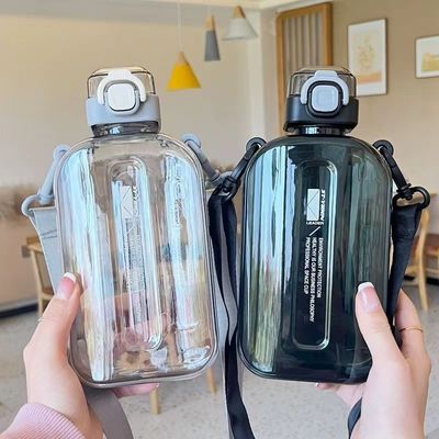 Garrafa de água de plástico de 750 ml com palha, o seu must-have para exercícios ao ar livre e fitness
