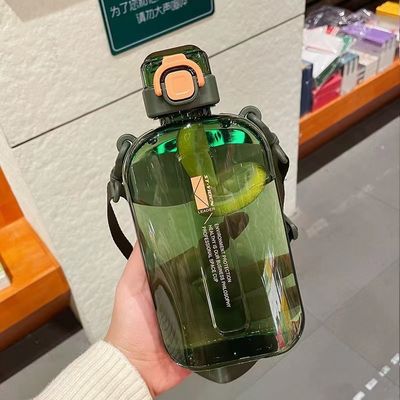 Garrafa de água de plástico de 750 ml com palha, o seu must-have para exercícios ao ar livre e fitness