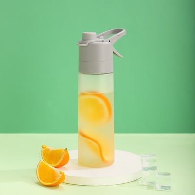 Desenho Logotipo personalizado 650ml garrafas de spray de plástico para esportes Outdoor garrafa criativa