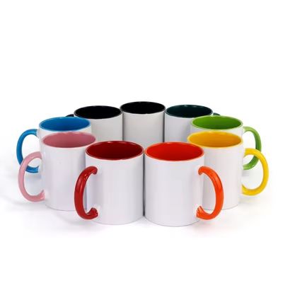 Taça de café de cor cerâmica de 11 oz com sublevação em branco em design moderno