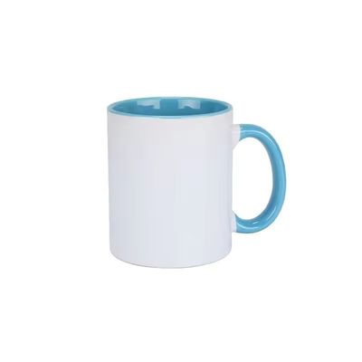 Taça de café de cor cerâmica de 11 oz com sublevação em branco em design moderno