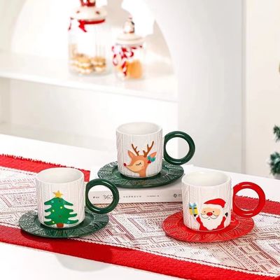Taça de chá em relevo de cerâmica estilo de Natal com logotipo personalizado de Papai Noel e padrão de árvore