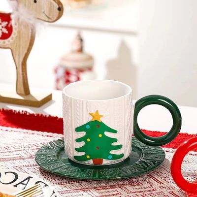 Taça de chá em relevo de cerâmica estilo de Natal com logotipo personalizado de Papai Noel e padrão de árvore
