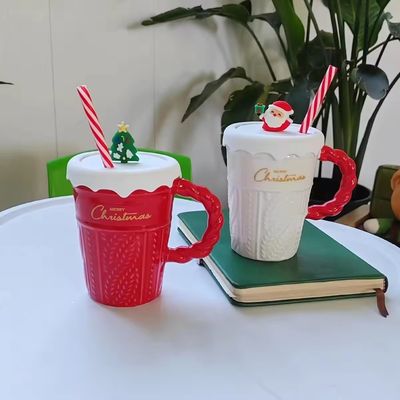 Copo cerâmico de árvore de Natal de 400 ml de capacidade com tampa e palha de material sustentável