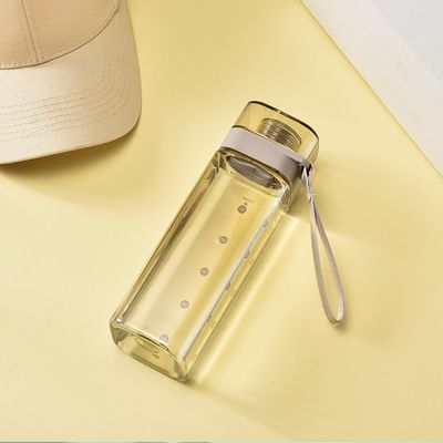 Viajar com estilo com logotipo personalizado em forma quadrada 550ml 700ml garrafa de bebida com corda