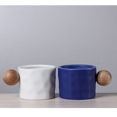 330ml Taça de café cerâmica azul e branco com alça esférica de madeira para presentes de negócios