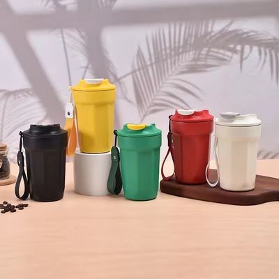 Taça de viagem com tampa e corda com corda