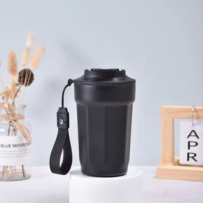 Taça de viagem com tampa e corda com corda