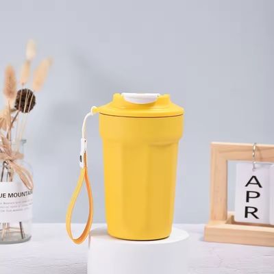 Taça de viagem com tampa e corda com corda