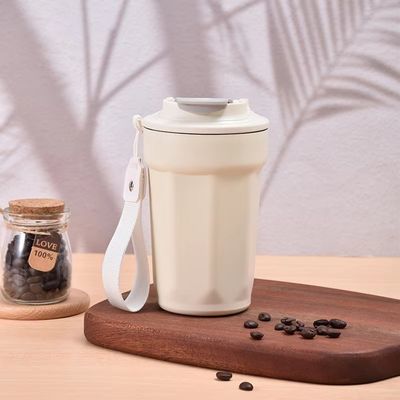 Taça de viagem com tampa e corda com corda