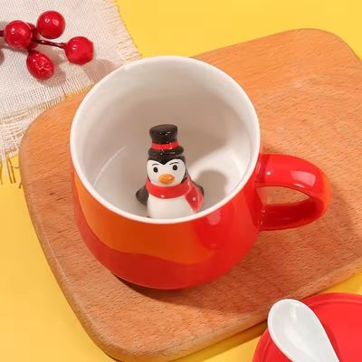 Taça de café de cerâmica personalizada de 350 ml com tampa e alça em design de festa minimalista