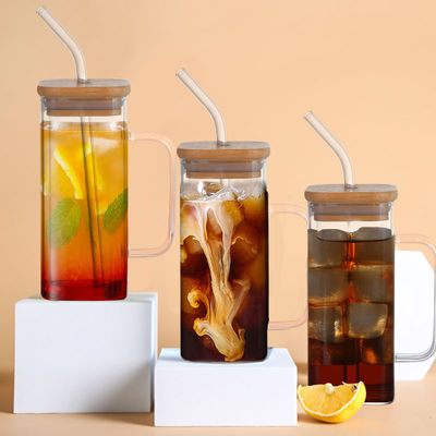 Copo de chá de café gelado com tampa e alça de palha