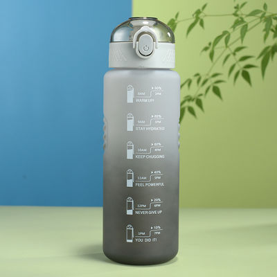 Mantenha-se hidratado em movimento com este copo de água de grande capacidade de 1000 ml