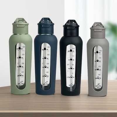 700 ml/1000 ml garrafas portáteis de vidro com logotipo personalizado com mangas de silicone e carimbo de hora