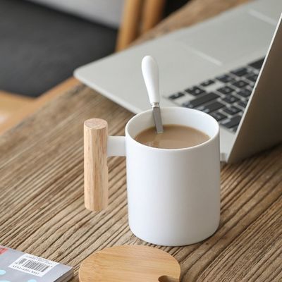Copo de viagem de cerâmica de padrão personalizado com função isolada e cor personalizada