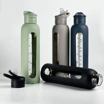 Garrafa de água de vidro motivacional com manga de silicone e lembrete de marcação de tempo portátil