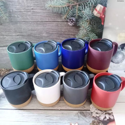 Taças de café de cerâmica com base de cortiça de madeira isolada Custom Nordic Matte Black Design