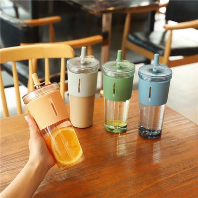 700ml Copo de plástico padrão personalizado com tampa garrafa de água reutilizável para o exterior para adultos