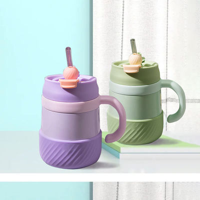 Leve as suas bebidas para qualquer lado com um copo de vácuo de aço inoxidável e tampa de volta