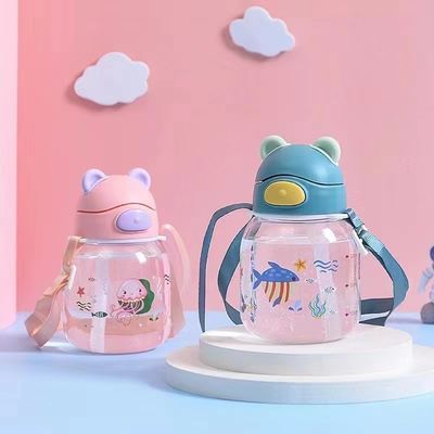 450ml de plástico Cute Bear Shape Cup de água com palha e corda garrafa de água impermeável