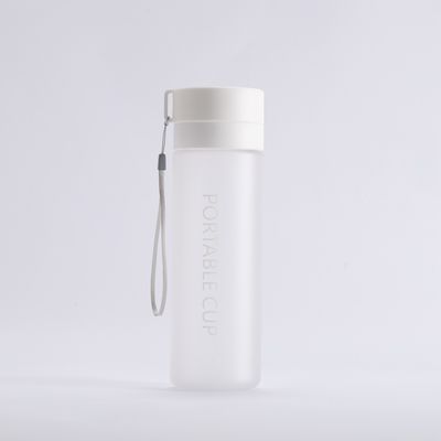 Serviço OEM aceito 600ml 800ml garrafa de água plástica portátil para atividades ao ar livre