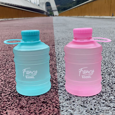 680 ml Copo de bebida de plástico portátil de grande capacidade para estudantes