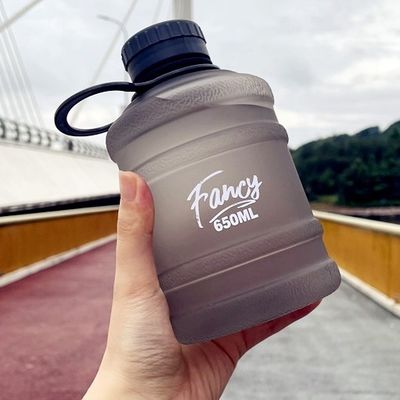 680 ml Copo de bebida de plástico portátil de grande capacidade para estudantes