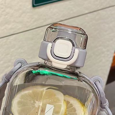 Mantenha-se hidratado em qualquer lugar 750 ml garrafa de água limpa quadrada com corda e tampa à prova de vazamento