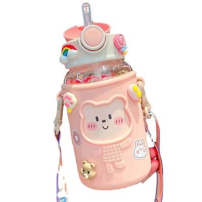 Anti-corrosivo revestido 620 ml garrafa de água de plástico com tampa em forma de urso e cordão Cute