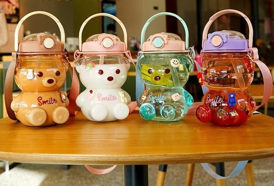 Cor personalizada 1L Garrafa de água de grande capacidade Copo de bebida de urso transparente com palha